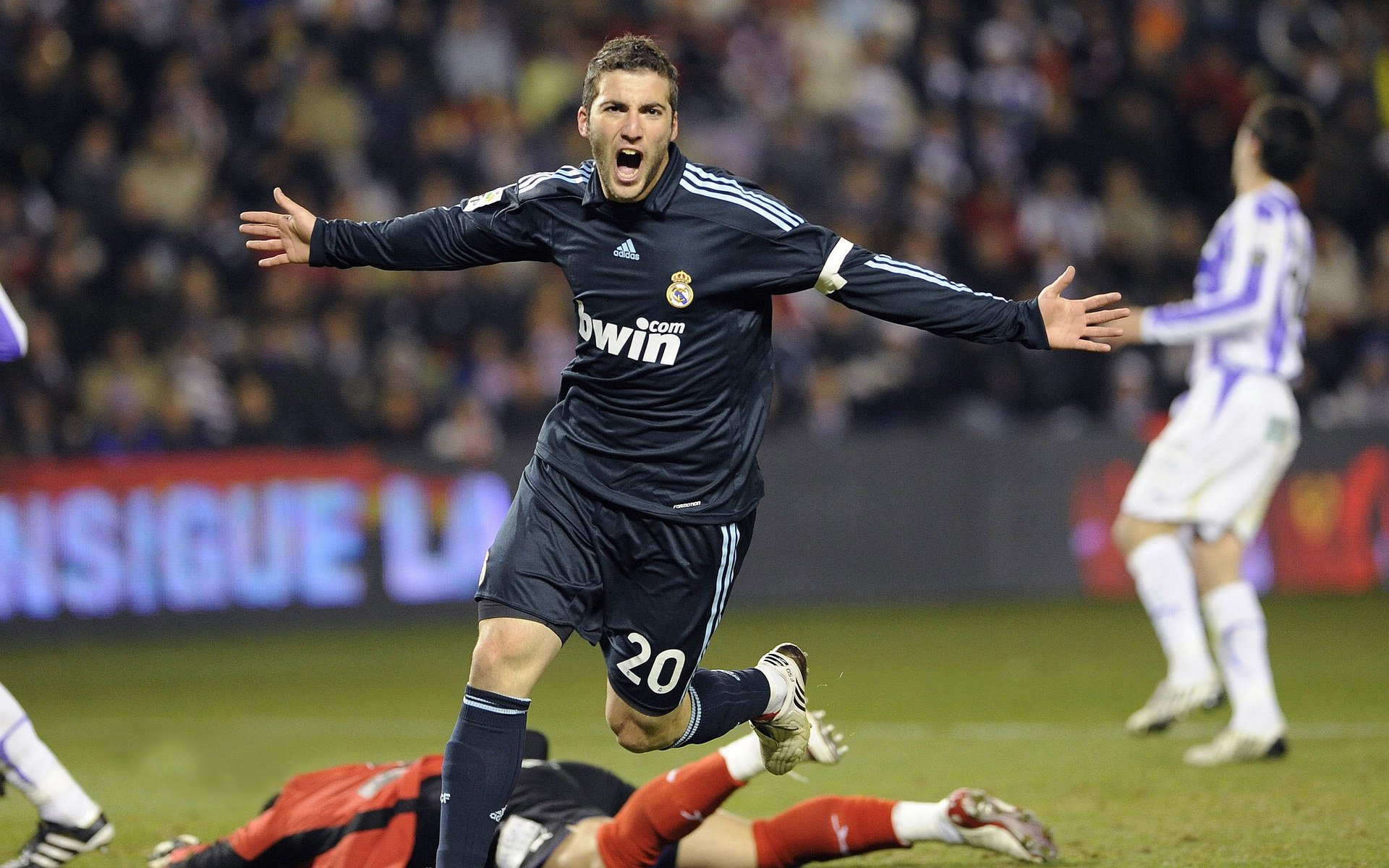 -_虚拟现实健身房：数字时代的运动新体验_，虚拟锻炼